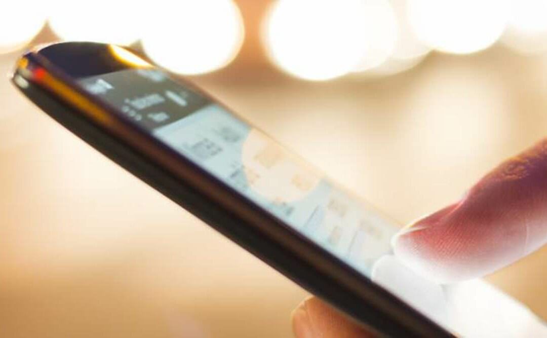 Pakistan becomes smartphone exporter, sends first consignment to UAE